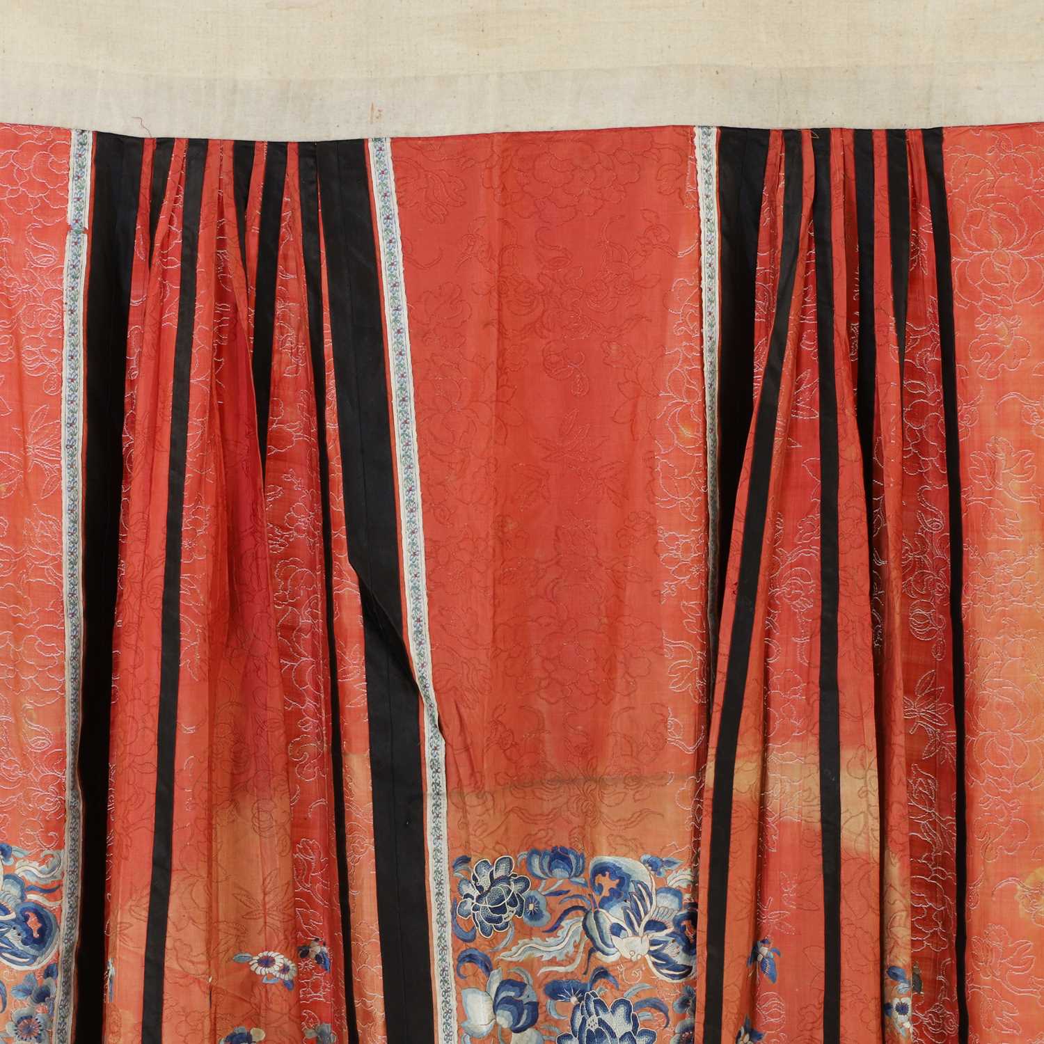 A Chinese embroidered skirt, - Image 5 of 6