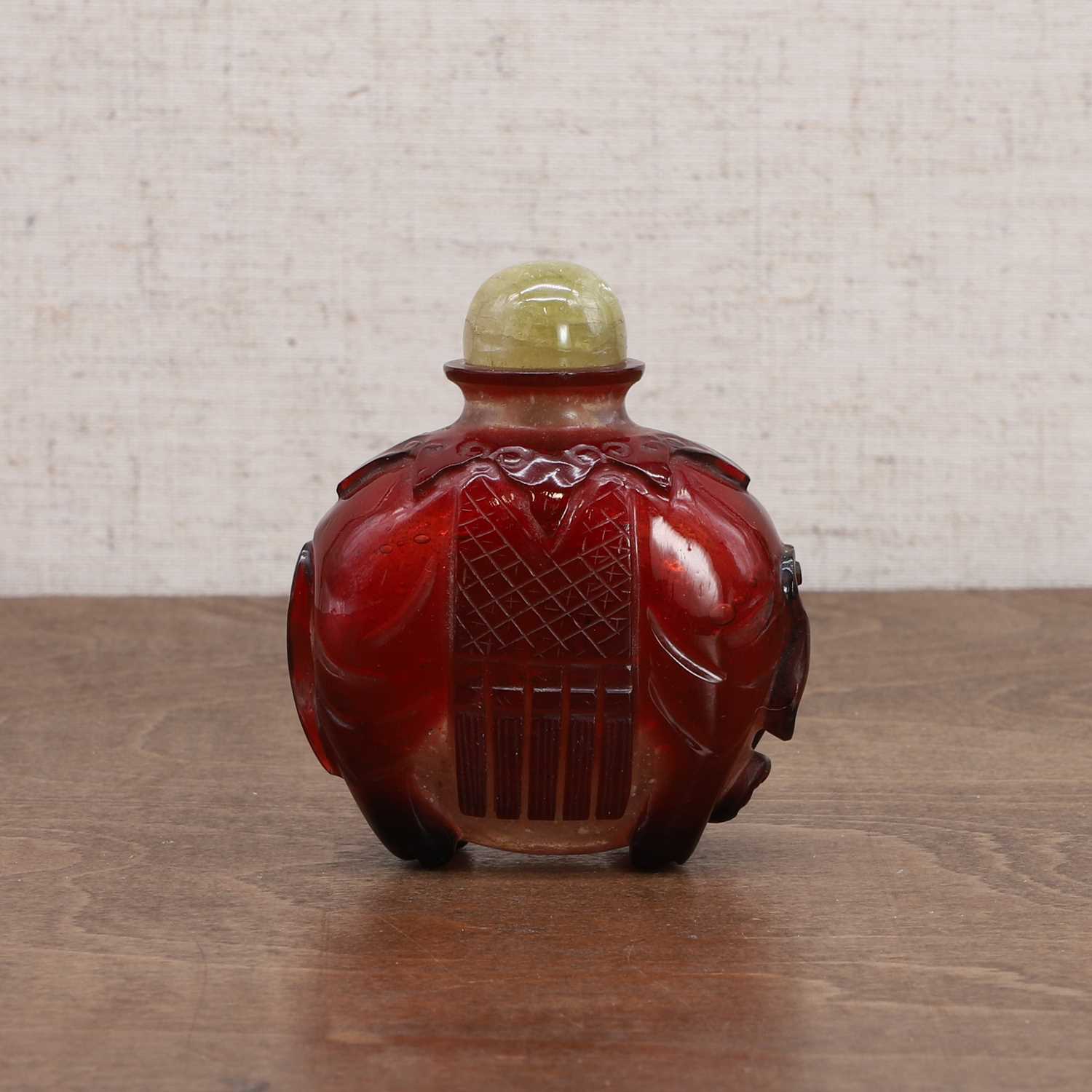A Chinese overlay Peking glass snuff bottle, - Image 2 of 8