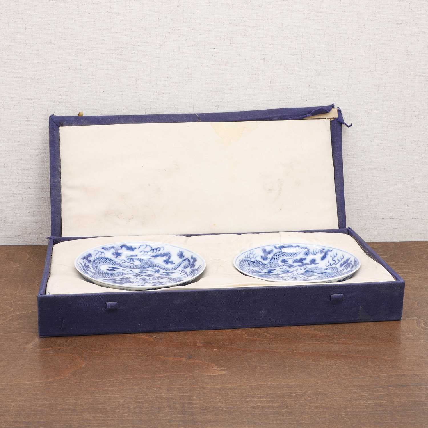 A pair of Chinese blue and white saucers, - Image 7 of 8