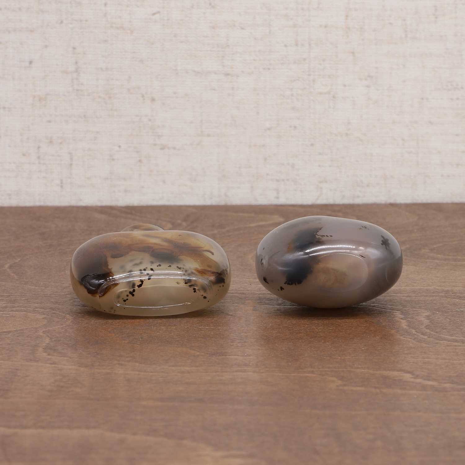 Two Chinese agate snuff bottles, - Image 7 of 7