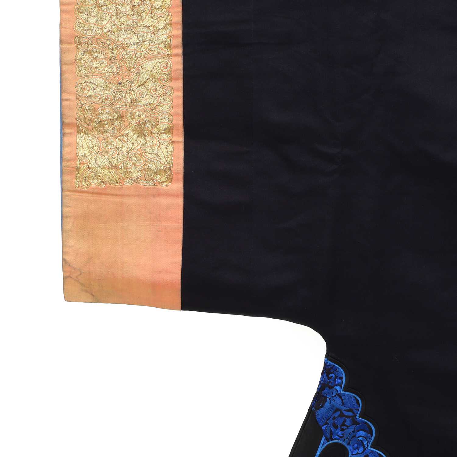 A Chinese embroidered lady's robe, - Image 4 of 9