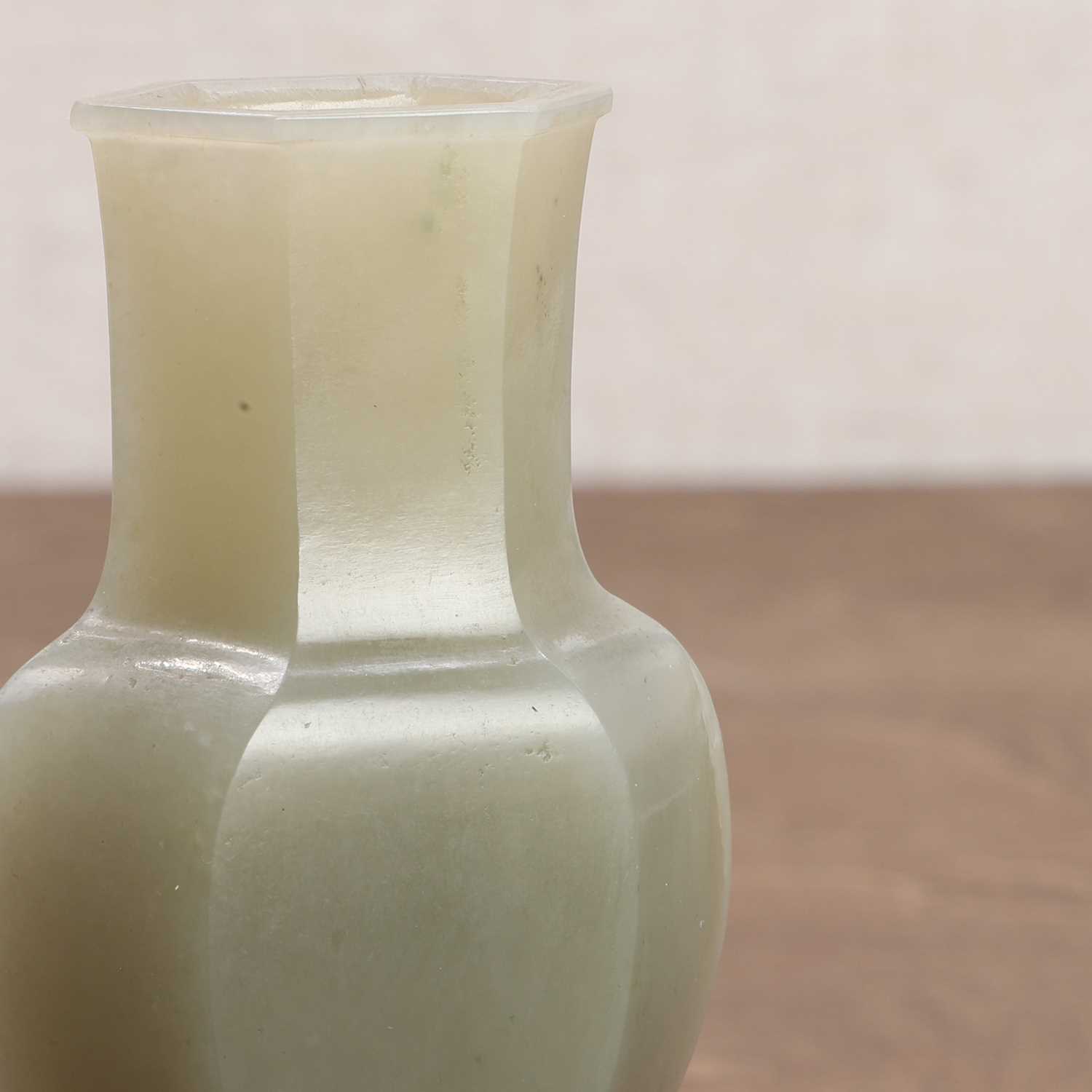 A Chinese jade vase, - Image 5 of 7
