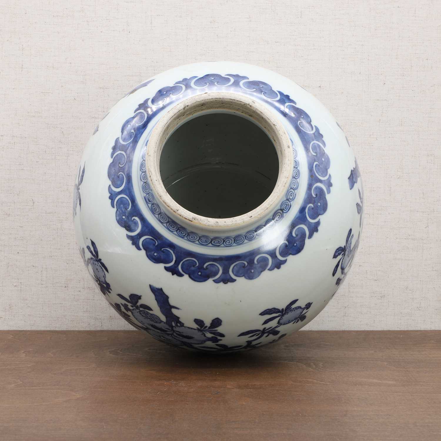 A Chinese blue and white jar, - Image 6 of 8