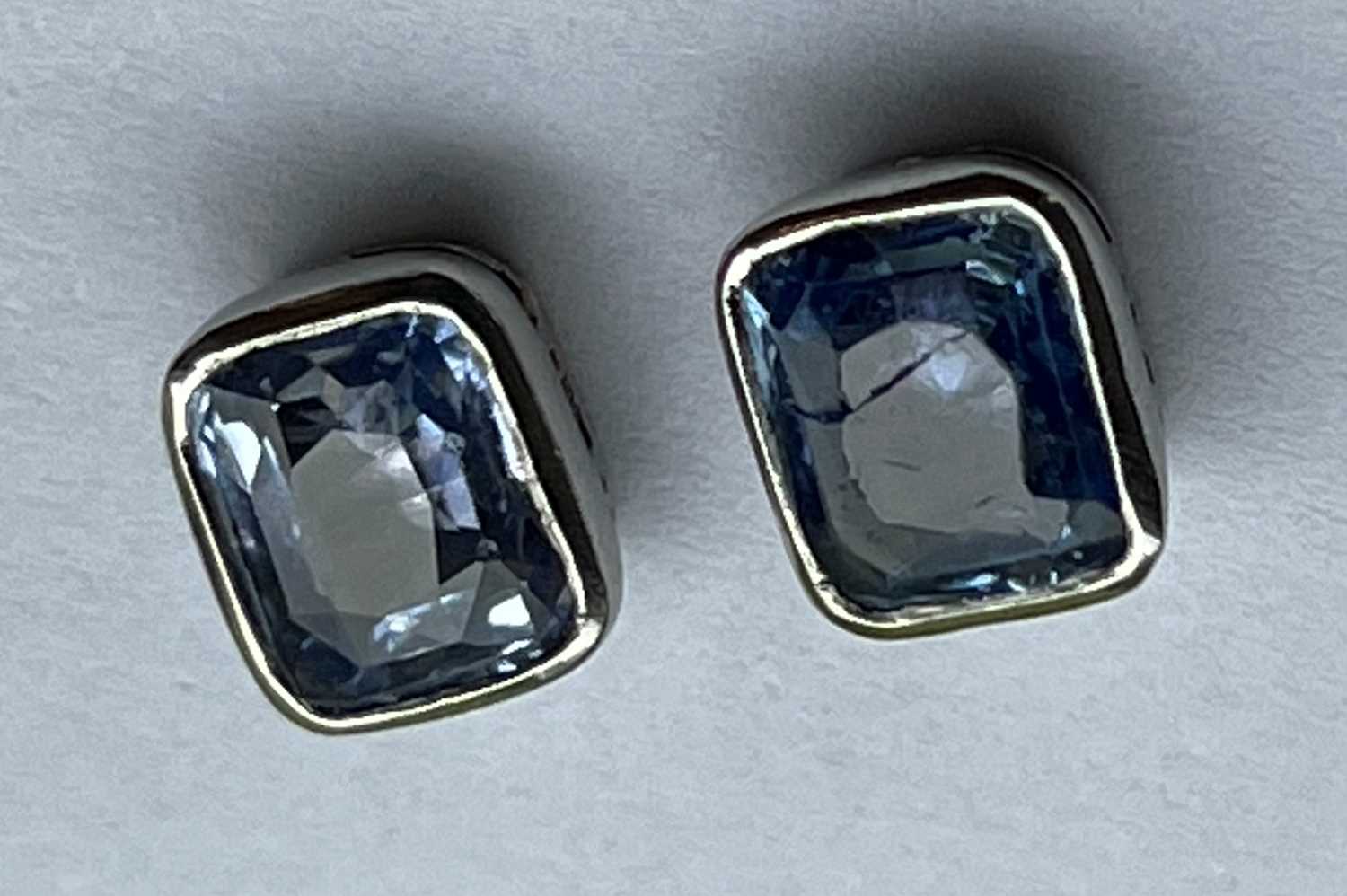 A pair of single stone cornflower blue sapphire stud earrings, - Image 6 of 7