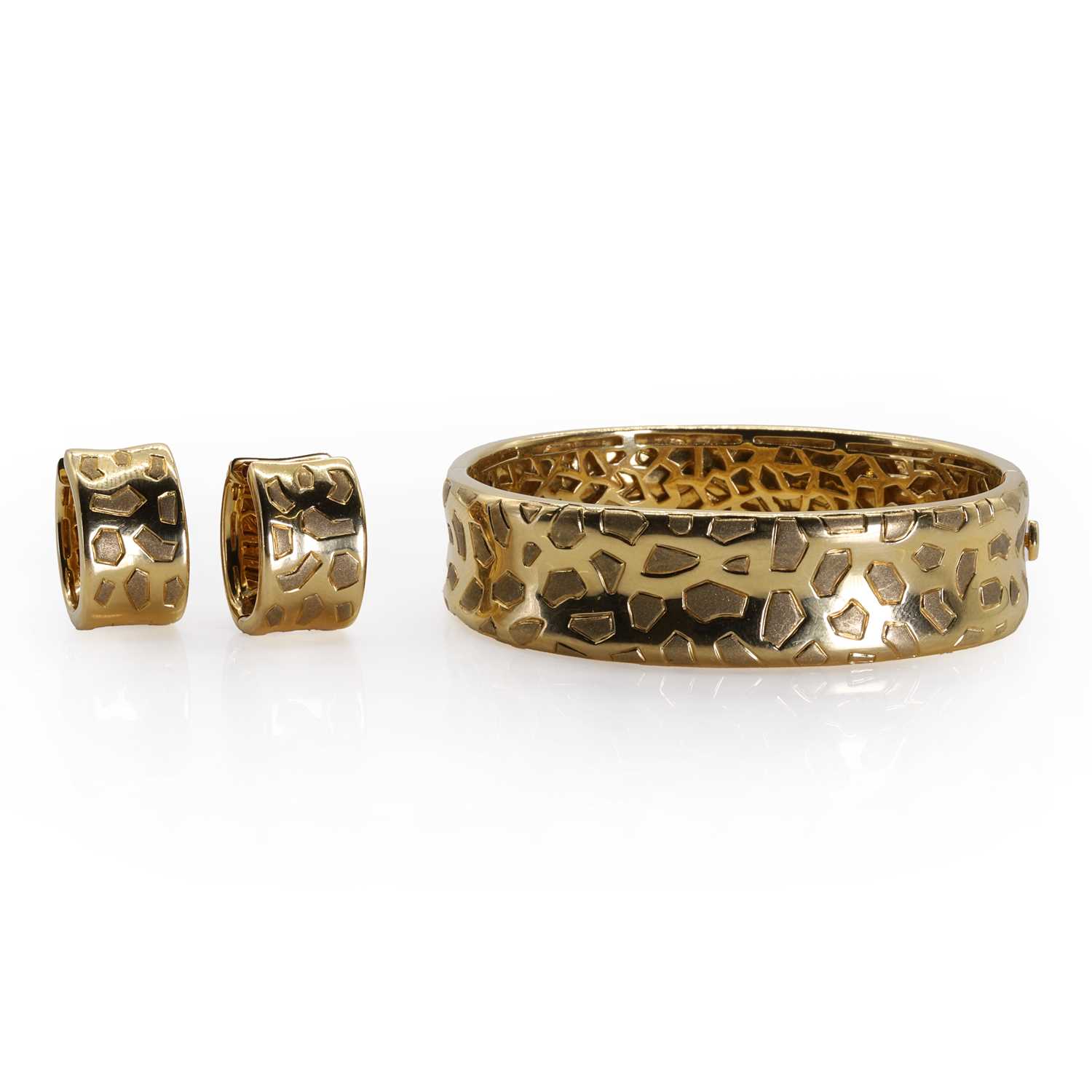 An 18ct gold 'Giraffe' bangle and earring set, by Roberto Coin, - Image 3 of 5
