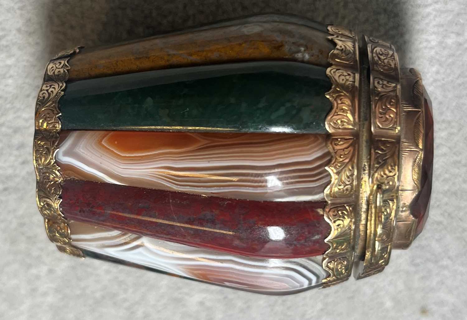 A Scottish Victorian gold mounted agate vinaigrette, c.1850, - Image 9 of 12
