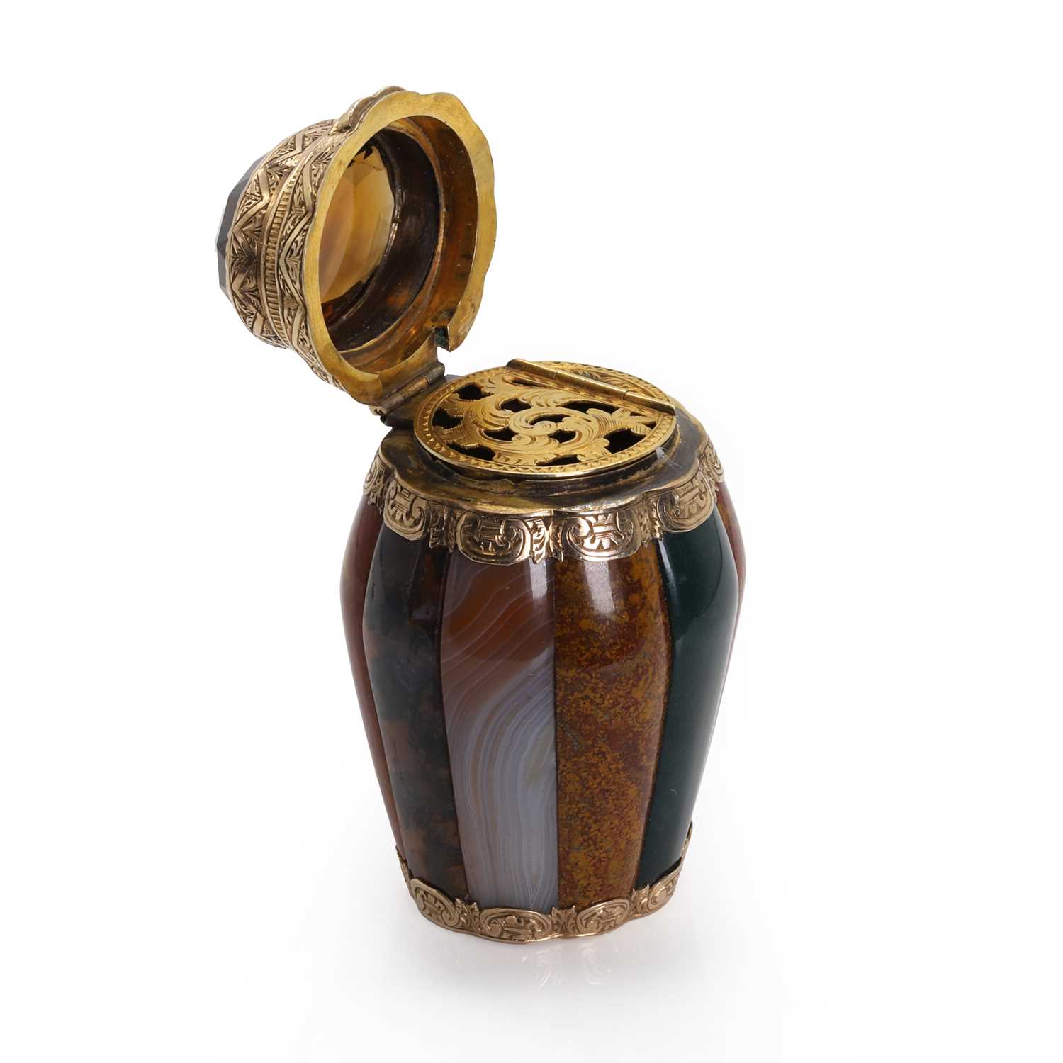 A Scottish Victorian gold mounted agate vinaigrette, c.1850, - Image 3 of 17