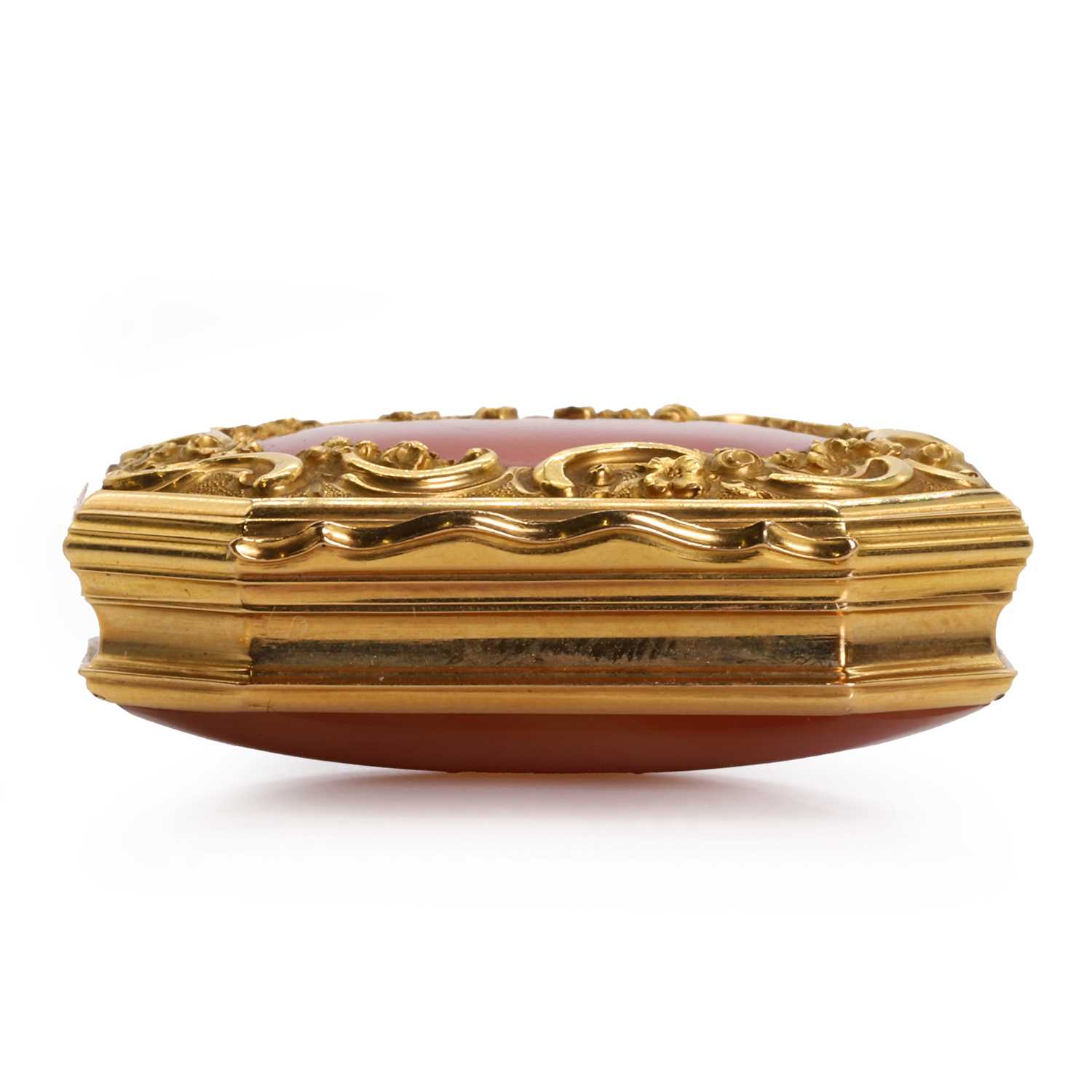 A gold mounted hardstone snuffbox, - Image 3 of 6