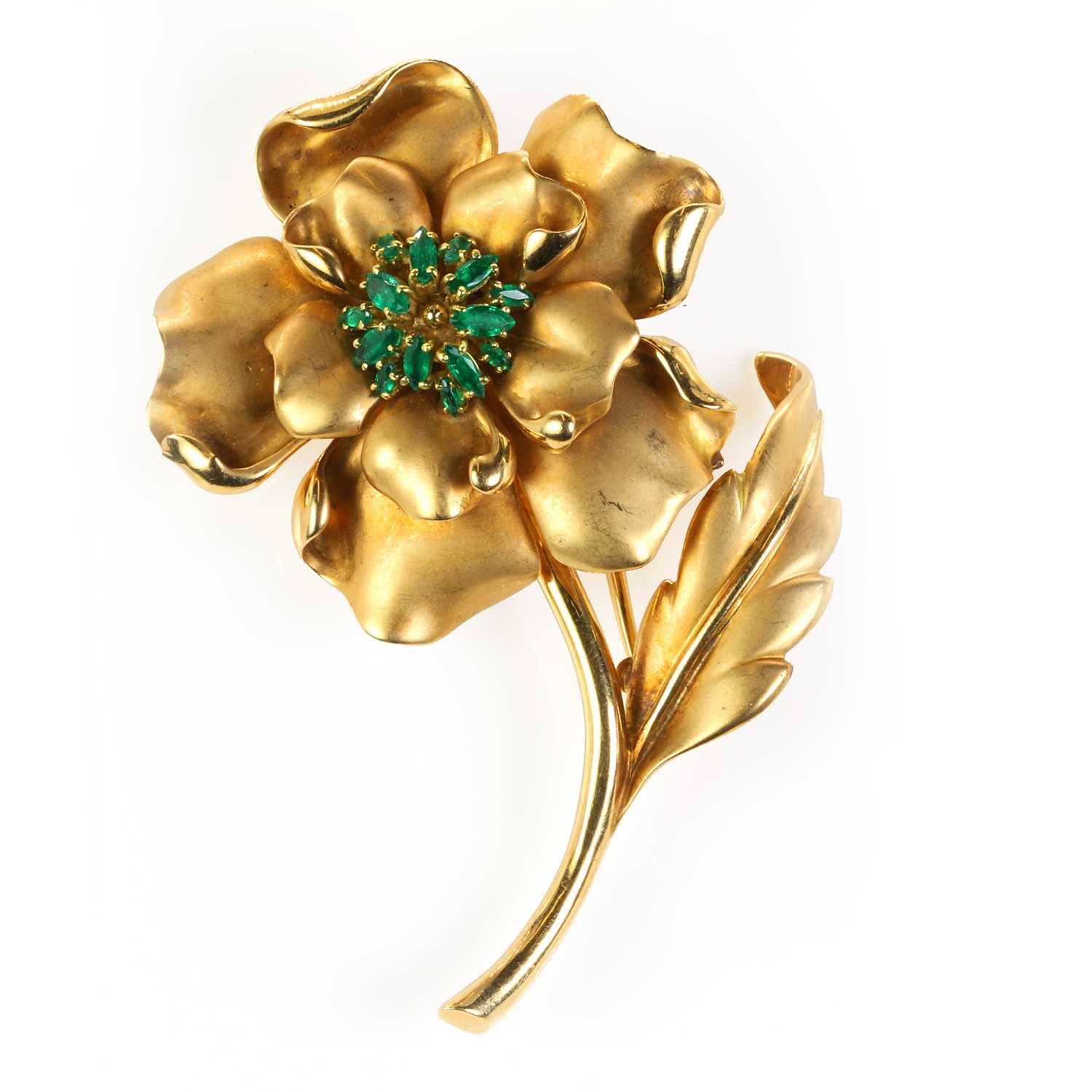 A gold emerald set flower design clip brooch,