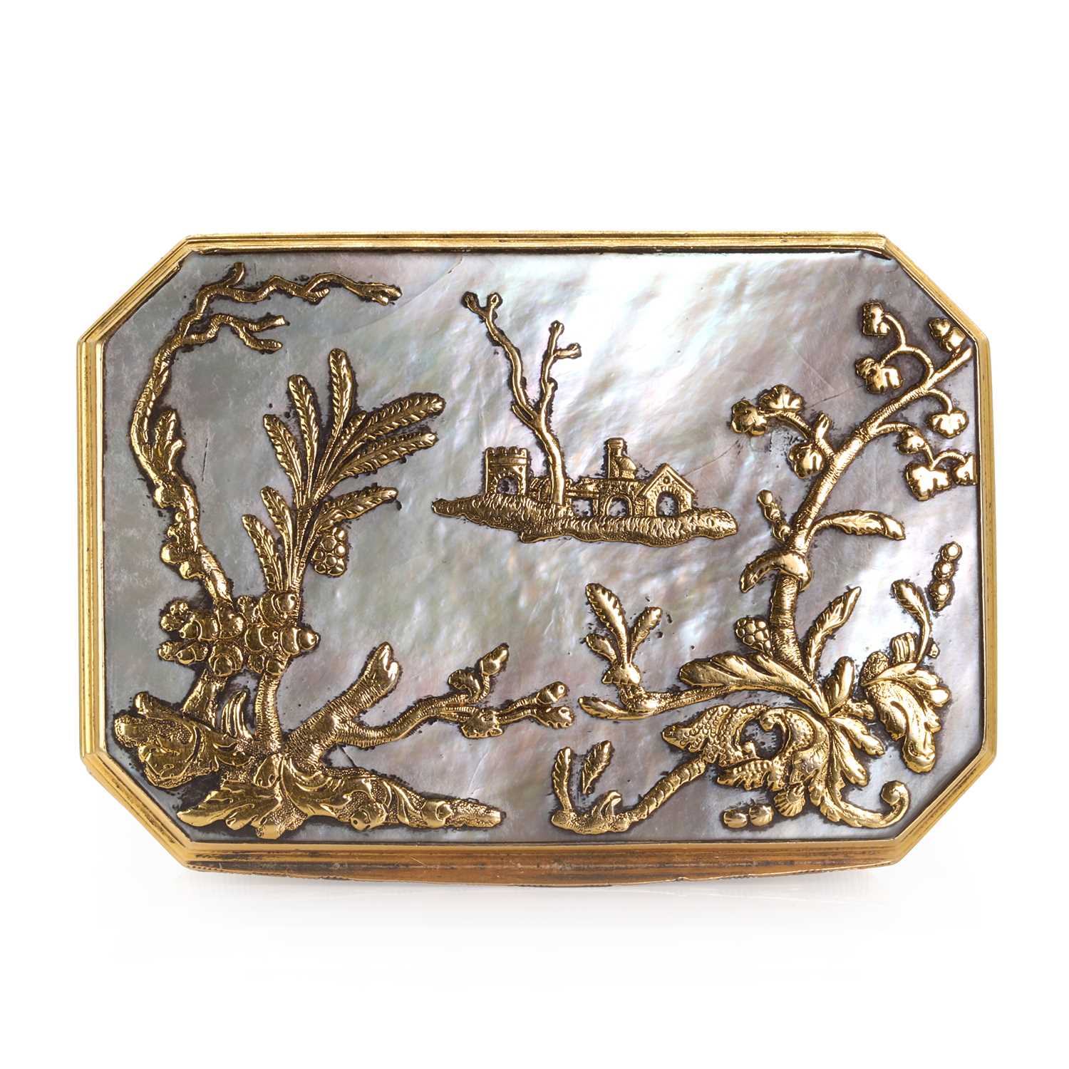 A gold and mother of pearl snuffbox, - Image 6 of 11