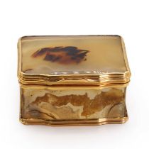 A Continental gold mounted moss agate snuff box,