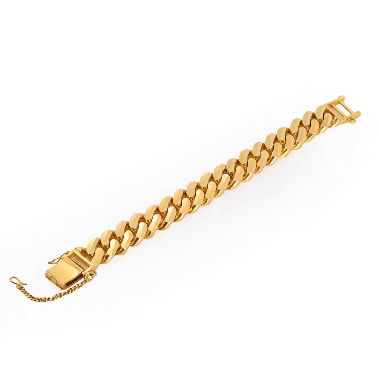 A solid curb link bracelet,