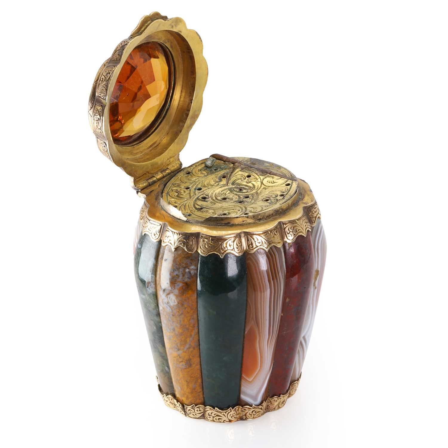 A Scottish Victorian gold mounted agate vinaigrette, c.1850, - Image 2 of 12