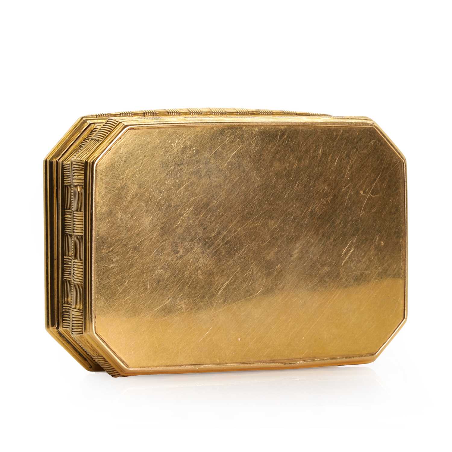 A gold and mother of pearl snuffbox, - Image 4 of 11