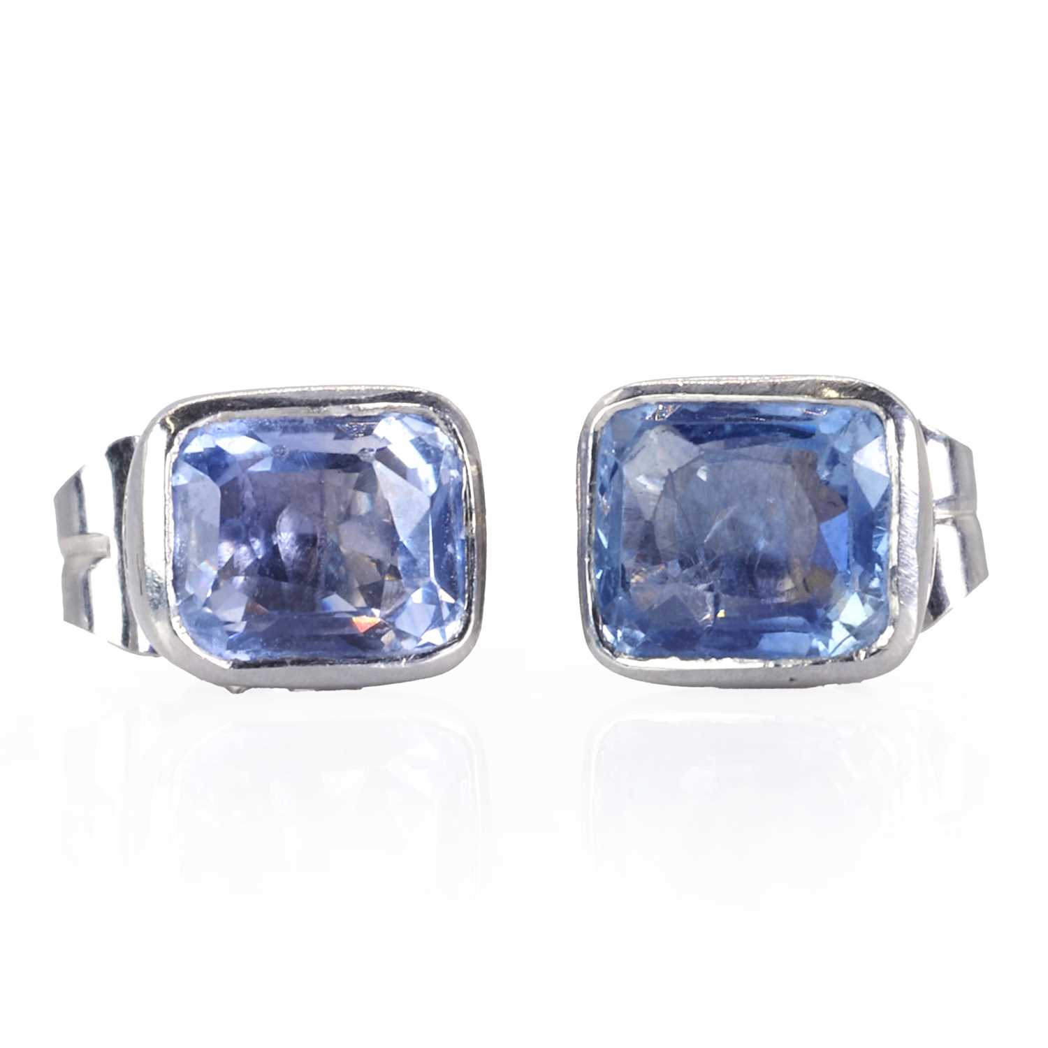 A pair of single stone cornflower blue sapphire stud earrings,
