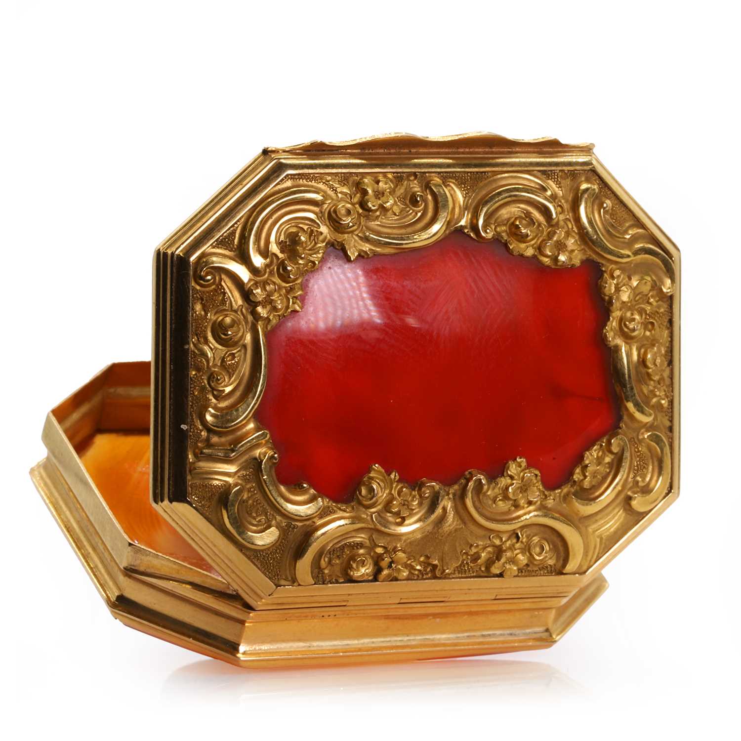 A gold mounted hardstone snuffbox, - Image 6 of 6