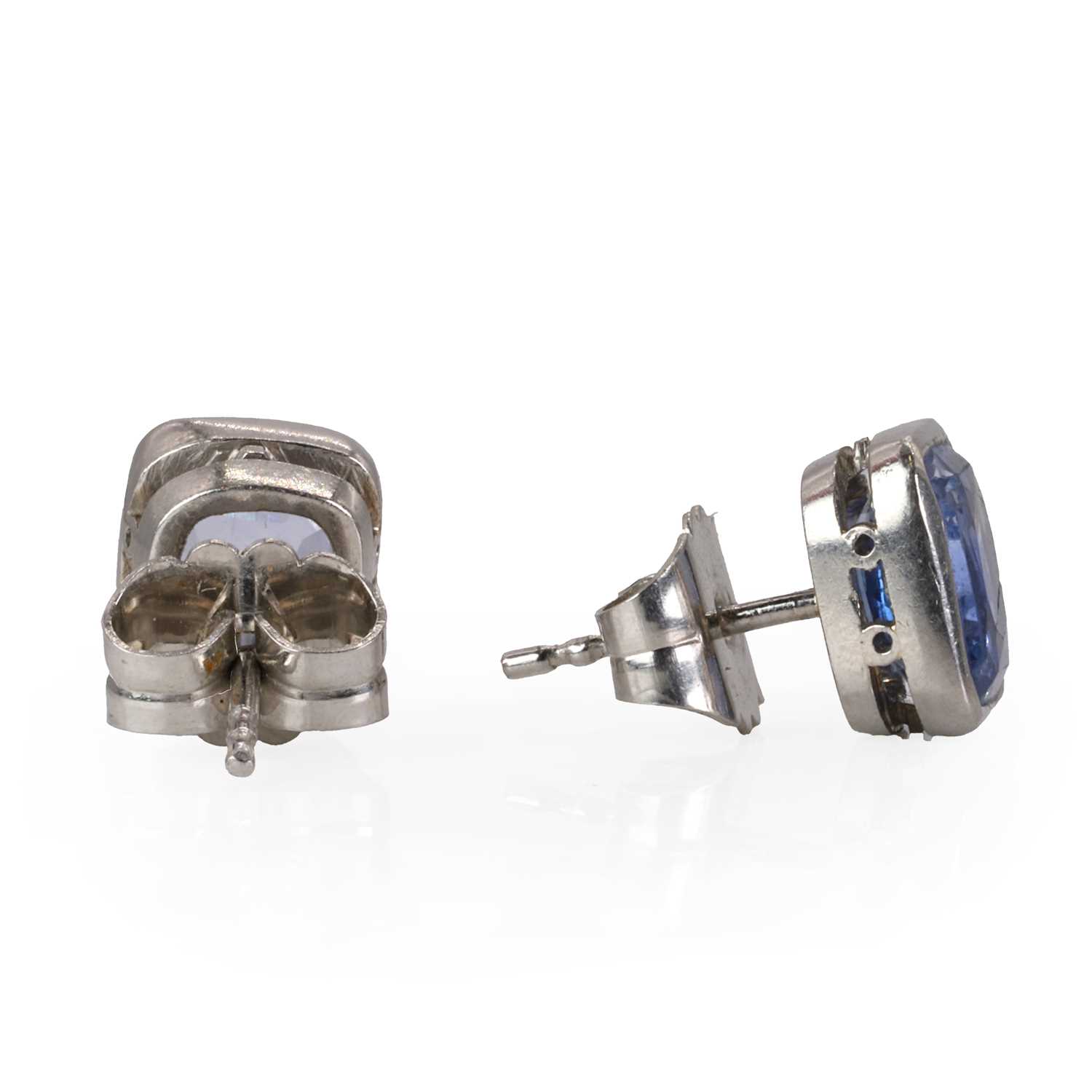 A pair of single stone cornflower blue sapphire stud earrings, - Image 2 of 7