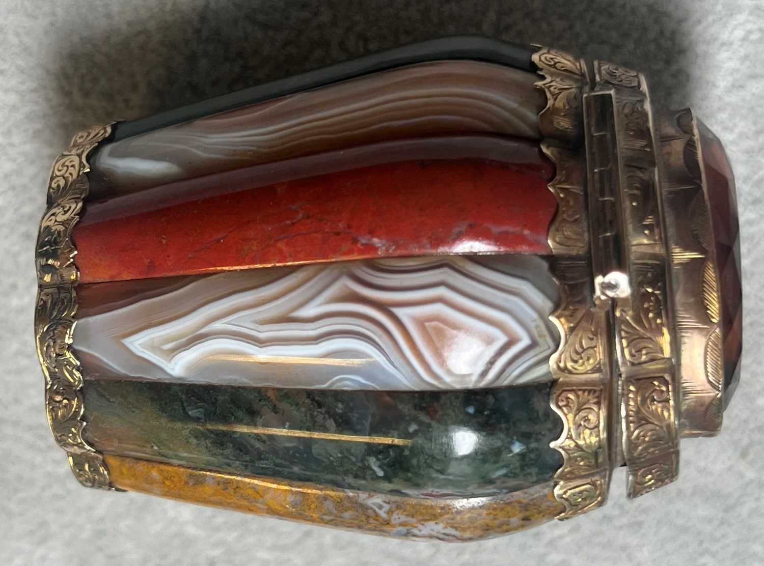 A Scottish Victorian gold mounted agate vinaigrette, c.1850, - Image 11 of 12