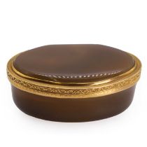 An early 19th century gold mounted hardstone snuffbox,