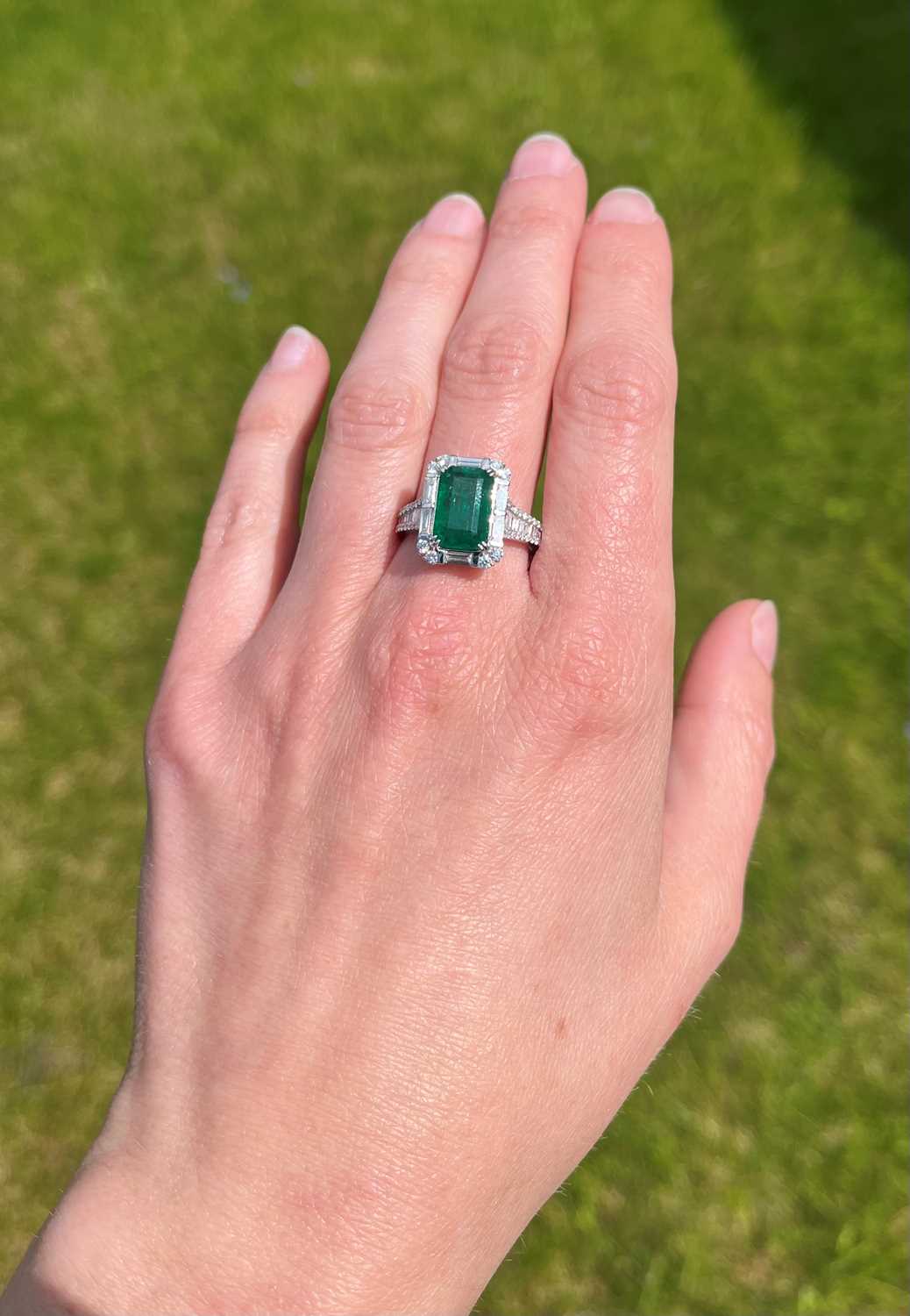 A white gold emerald and diamond cluster ring, - Image 5 of 8