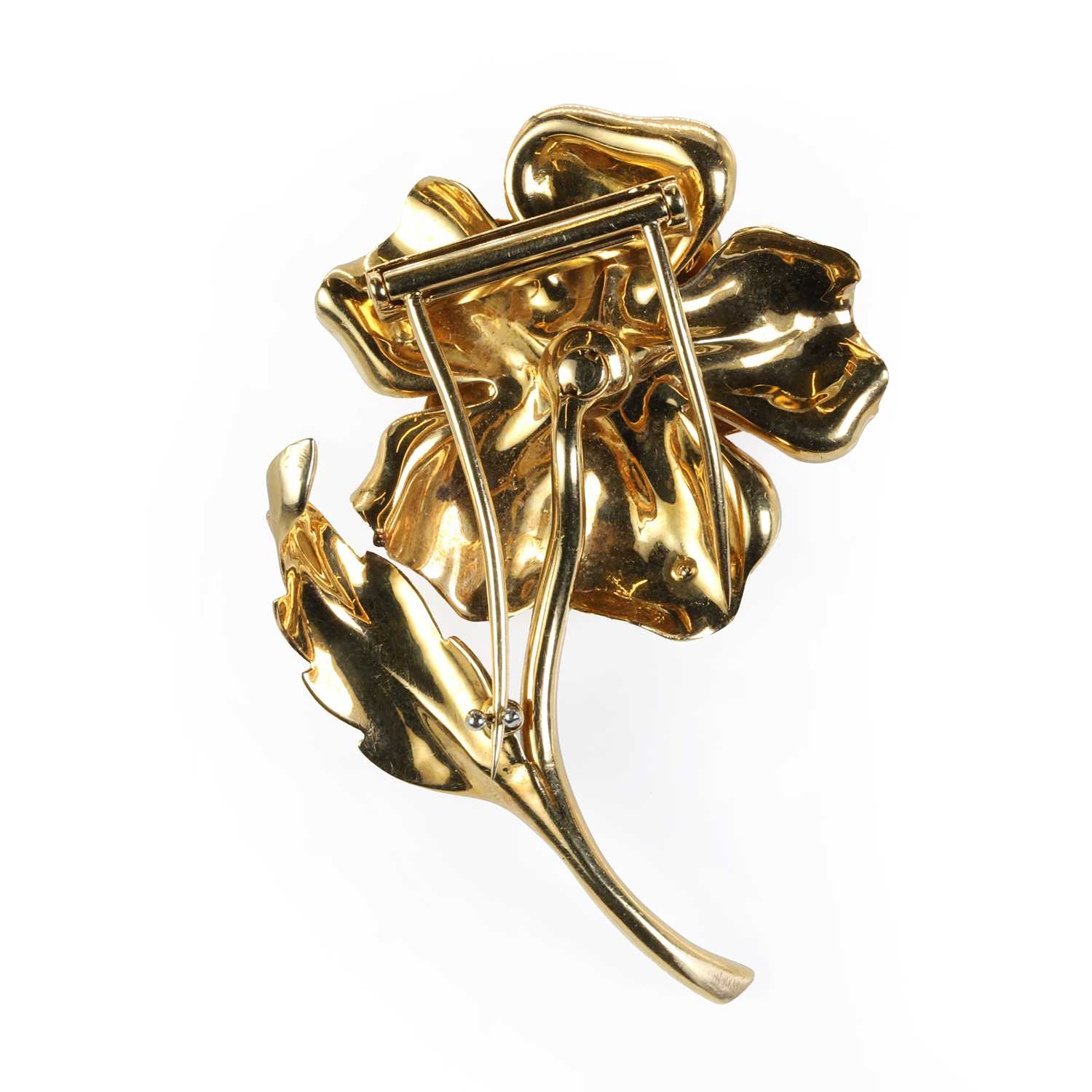 A gold emerald set flower design clip brooch, - Image 2 of 2