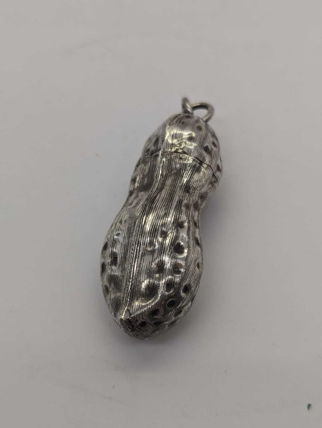 A group of three silver novelty vesta cases - Image 14 of 17