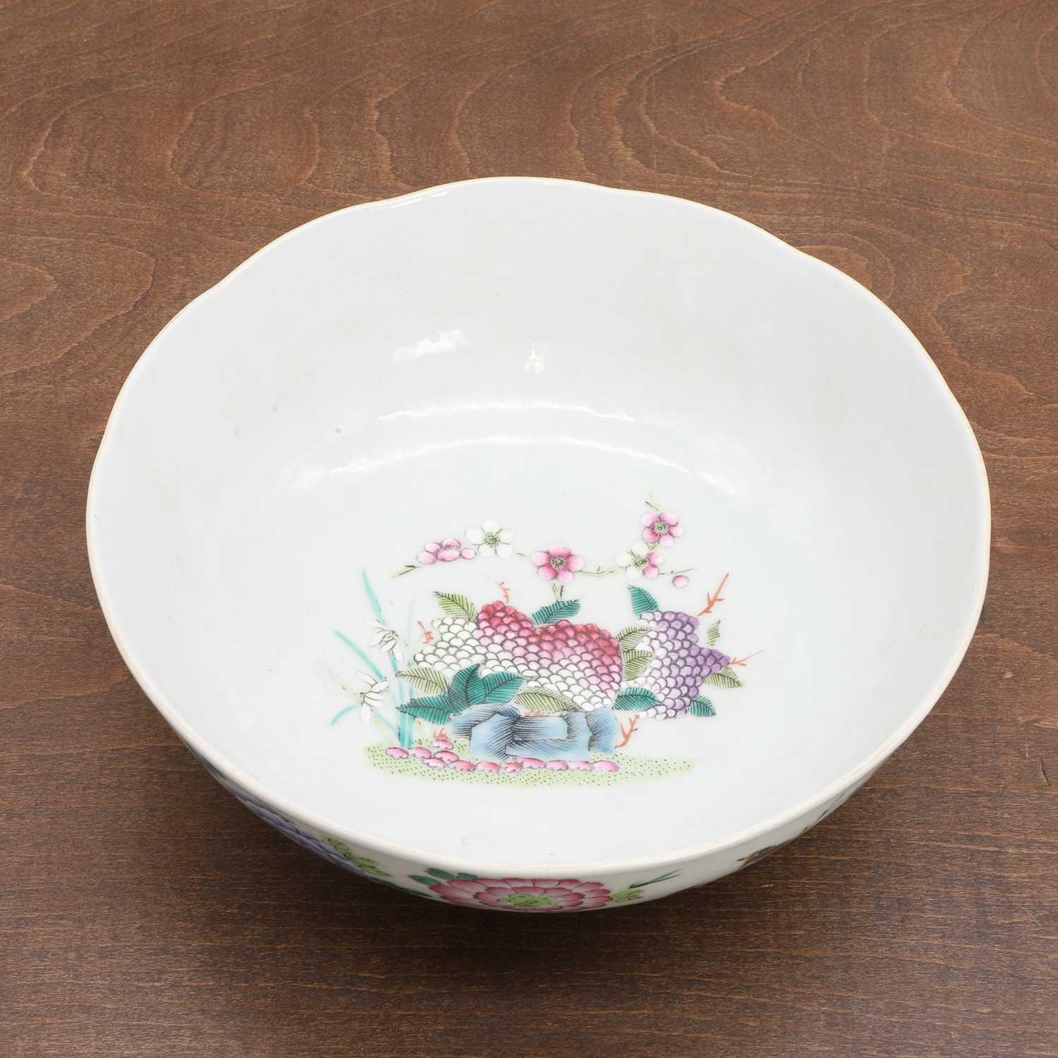 A Chinese famille rose bowl, - Image 6 of 8
