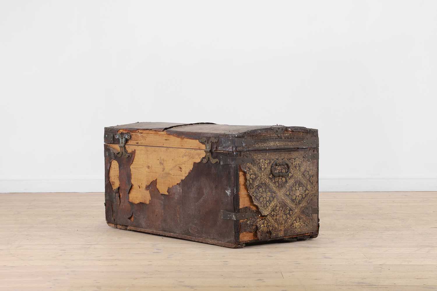 A leather-mounted pine trunk, - Image 6 of 6