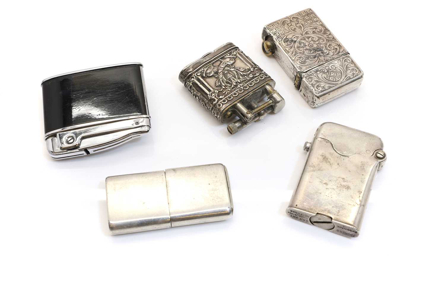 A group of silver lighters - Bild 2 aus 2