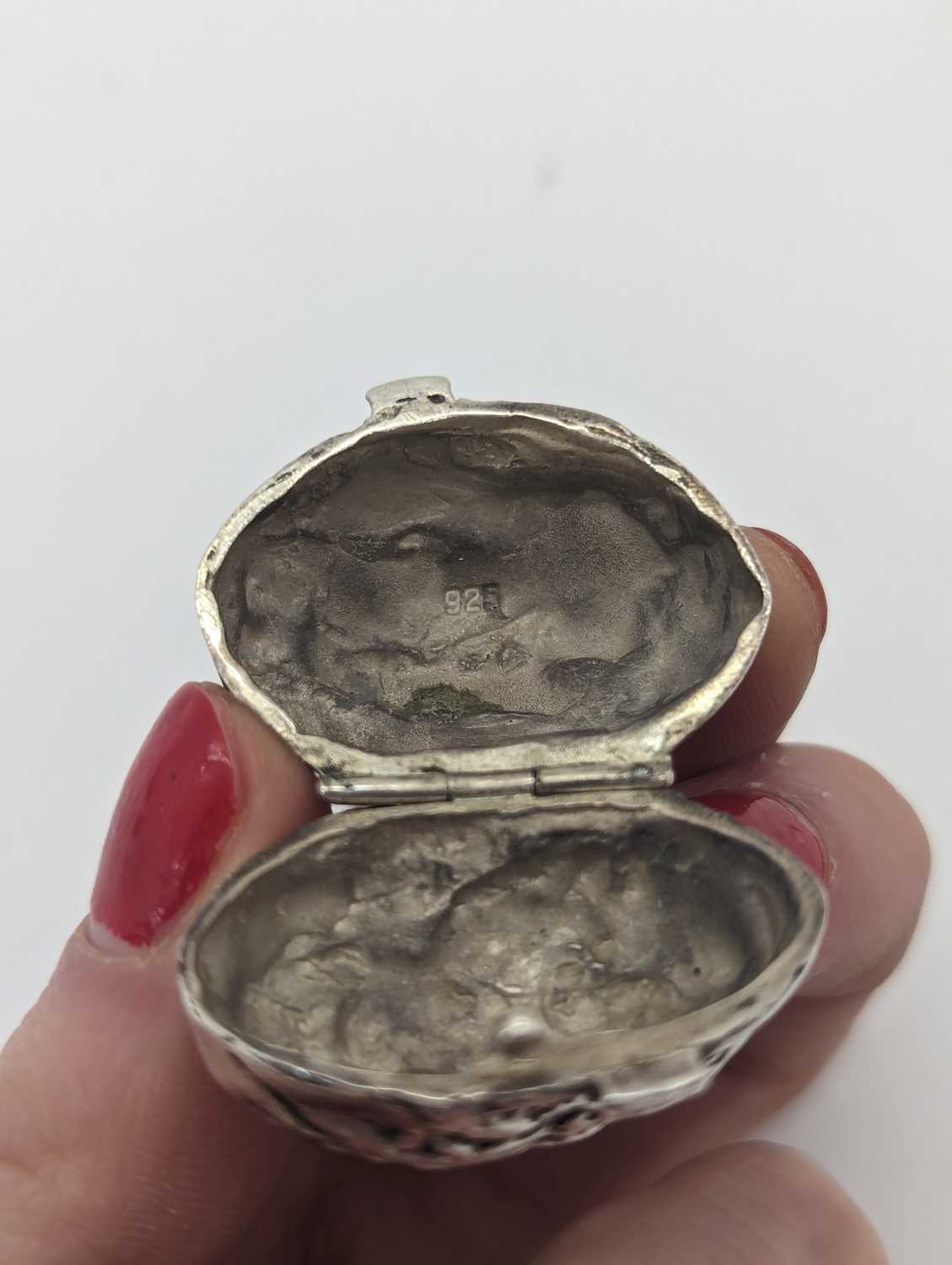 A group of three silver novelty vesta cases - Image 11 of 17