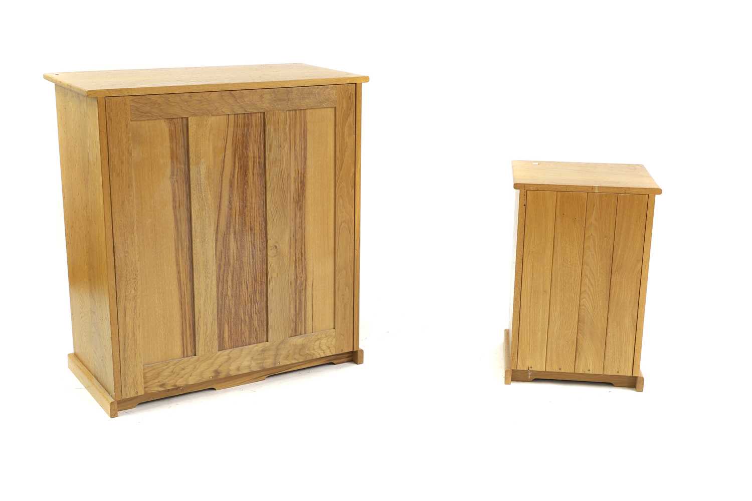 A light oak chest of four drawers and a bedside cabinet, - Image 4 of 23