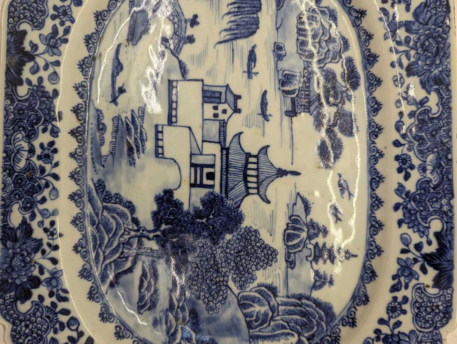 A collection of Chinese export blue and white plates, - Image 21 of 26