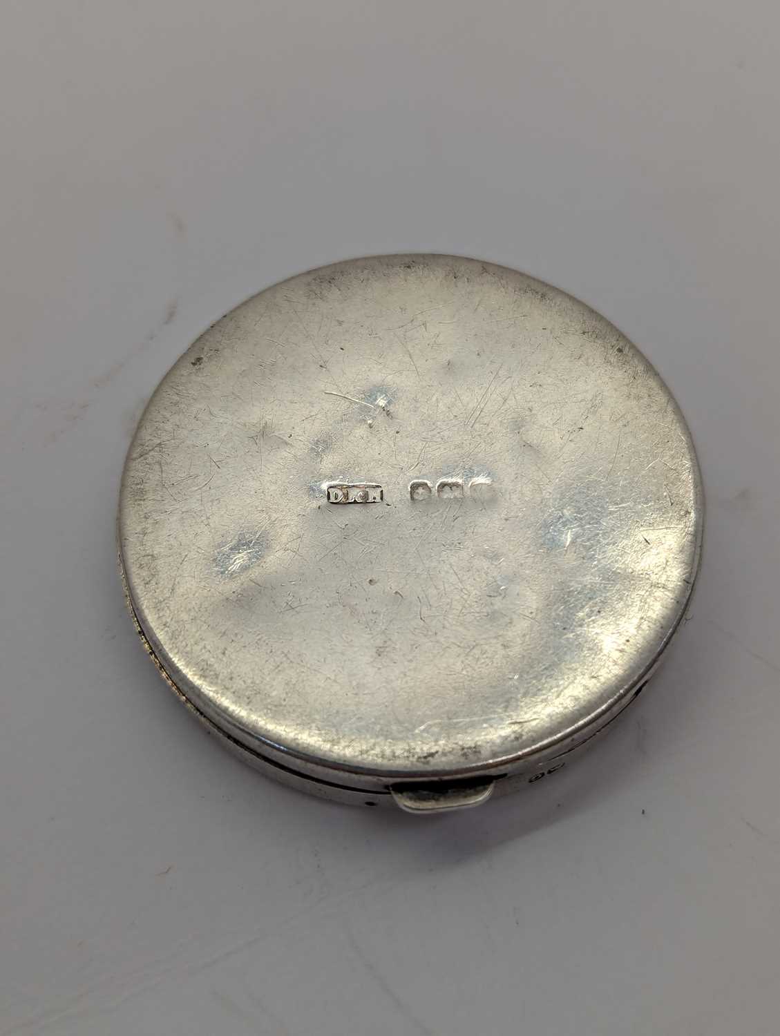 A group of seven silver boxes - Image 10 of 17