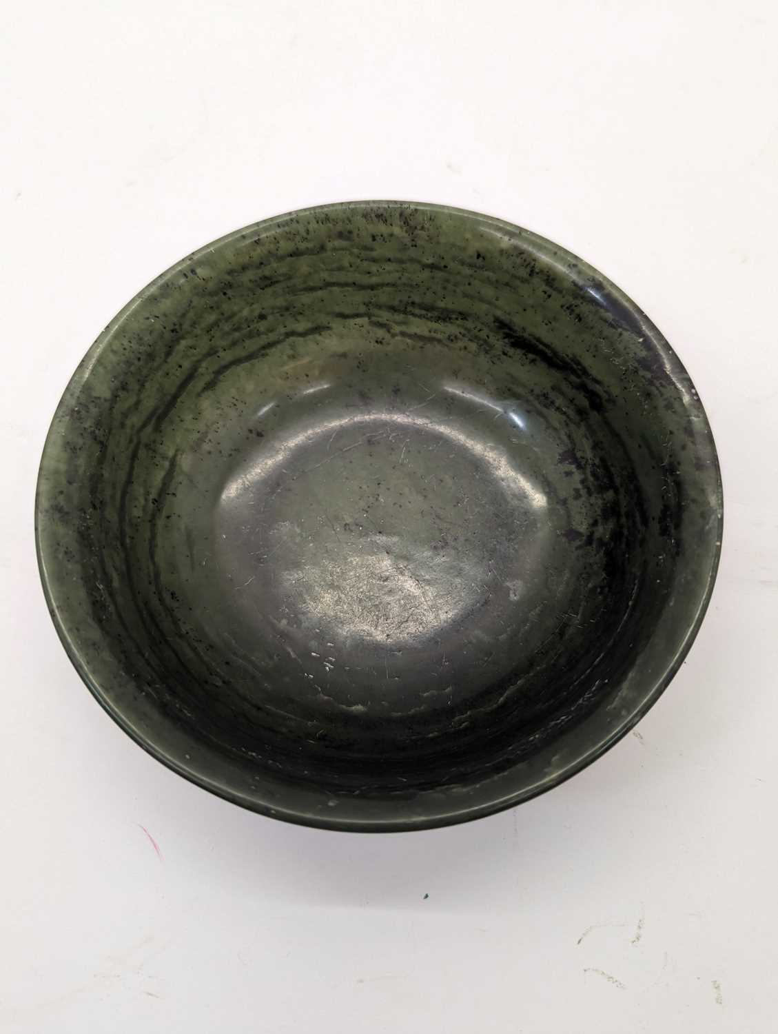 A pair of Chinese hardstone bowls, - Image 15 of 16