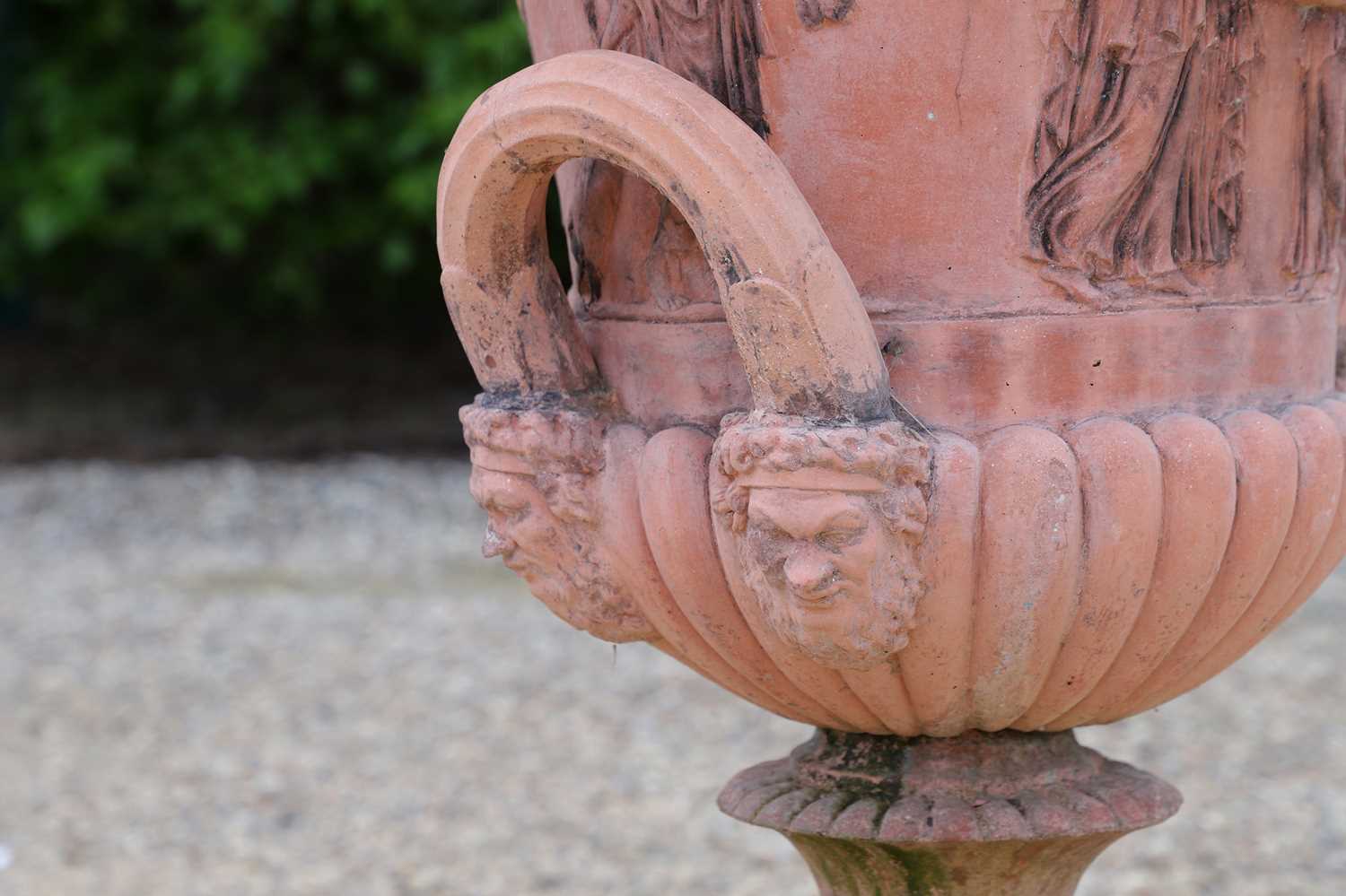 A terracotta garden urn, - Image 5 of 10
