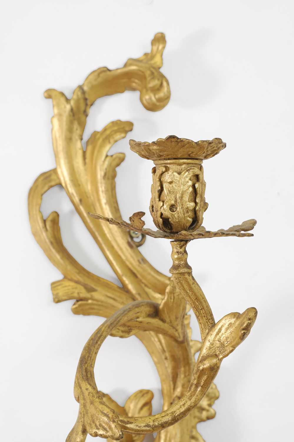 A pair of George III carved giltwood wall sconces, - Image 5 of 6