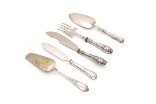 A group of silver handled serving flatware - Image 2 of 3