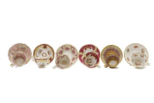 A group of twelve porcelain teacups and covers - Image 1 of 18