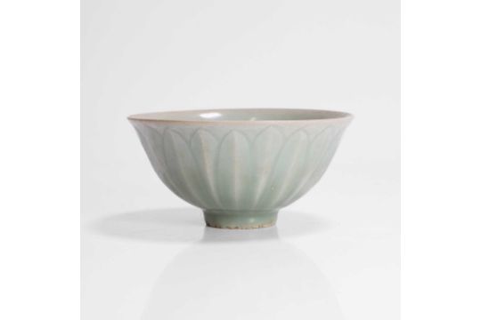 A Chinese celadon-glazed bowl, - Image 5 of 7