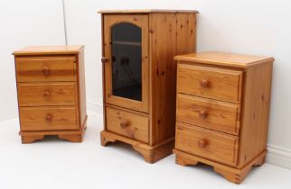 A pair of pine three-drawer bedside cabinets with loose glass tops (LWH 40.5 x 35 x 60.5cm.);