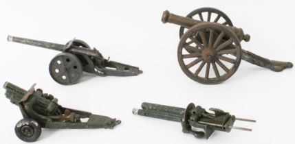 A miniature cannon with brass barrel (20 x 9 x 9 cm), two Britains field guns and a spare barrel.