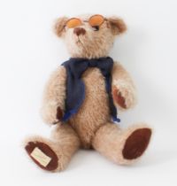 A Dean's Rag Book Co. Ltd. collector's teddy bear (34 cm high).