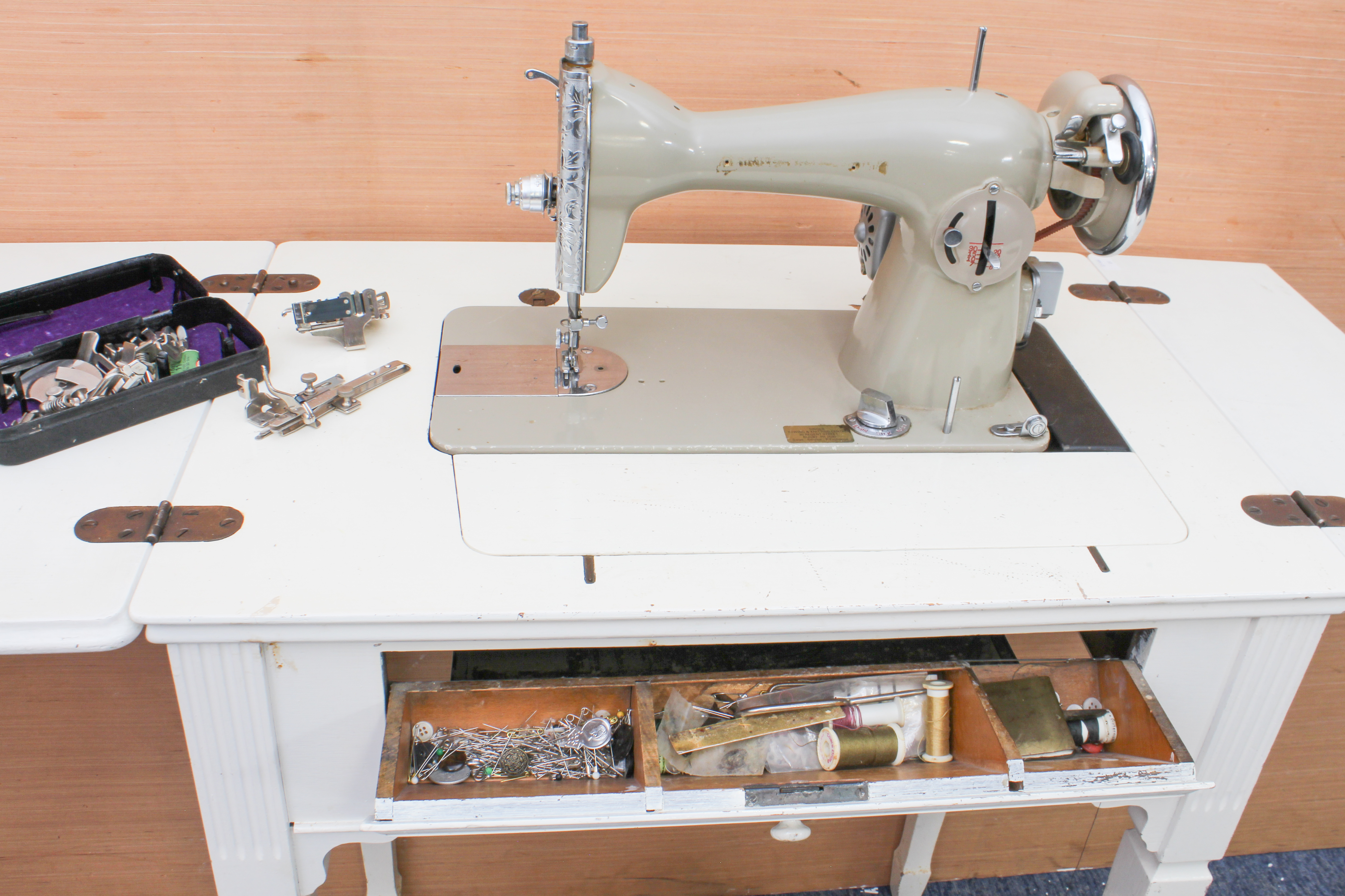 A vintage 1950s-60s sewing machine, probably by Nelco - with YM-40 motor and YN-40 Foot - Image 2 of 5