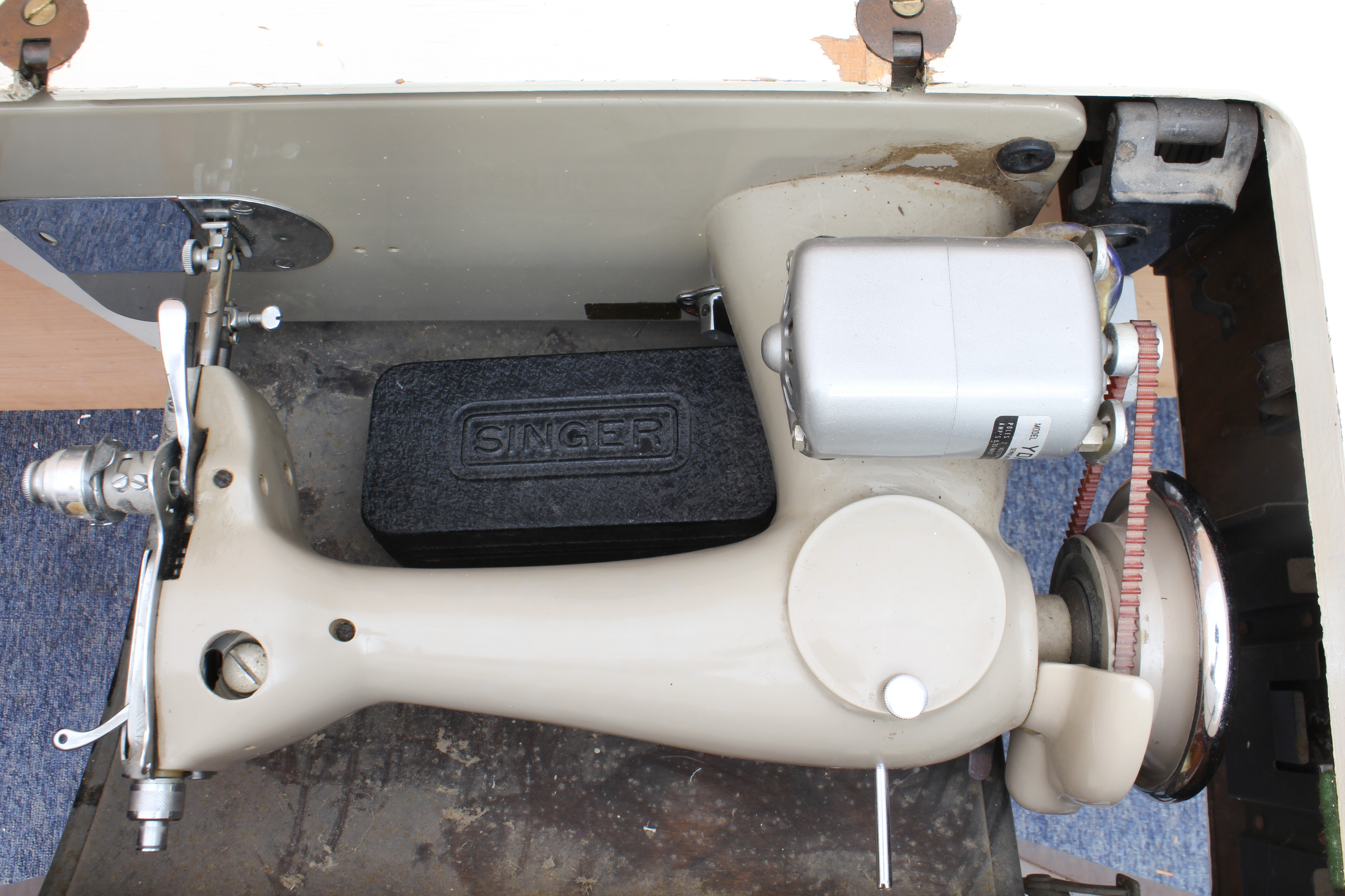 A vintage 1950s-60s sewing machine, probably by Nelco - with YM-40 motor and YN-40 Foot - Image 4 of 5