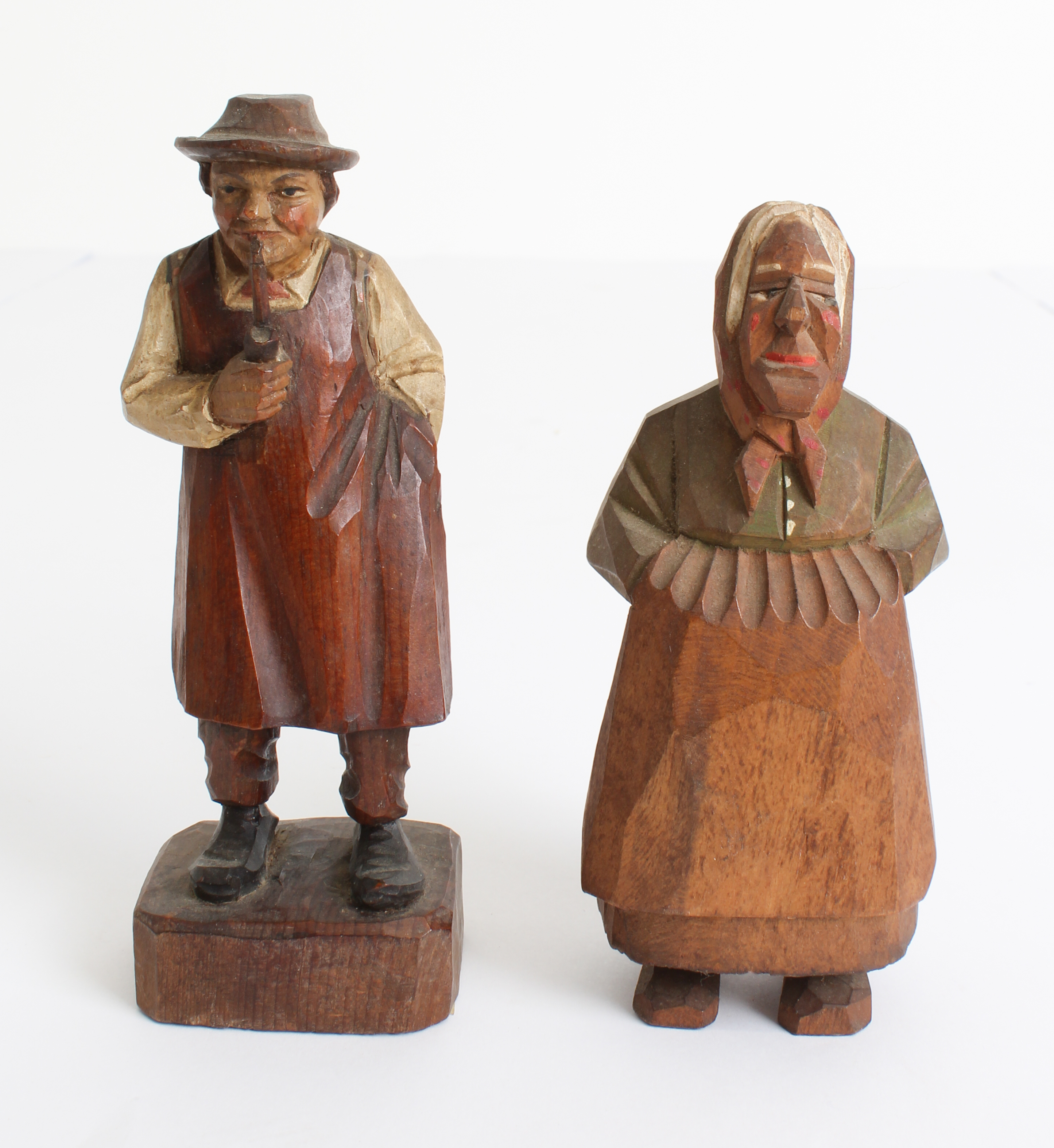 Nine pieces of treen: a turned wooden platter (29 cm diam.) and a bowl  (22.5 cm diam.), three - Image 5 of 16