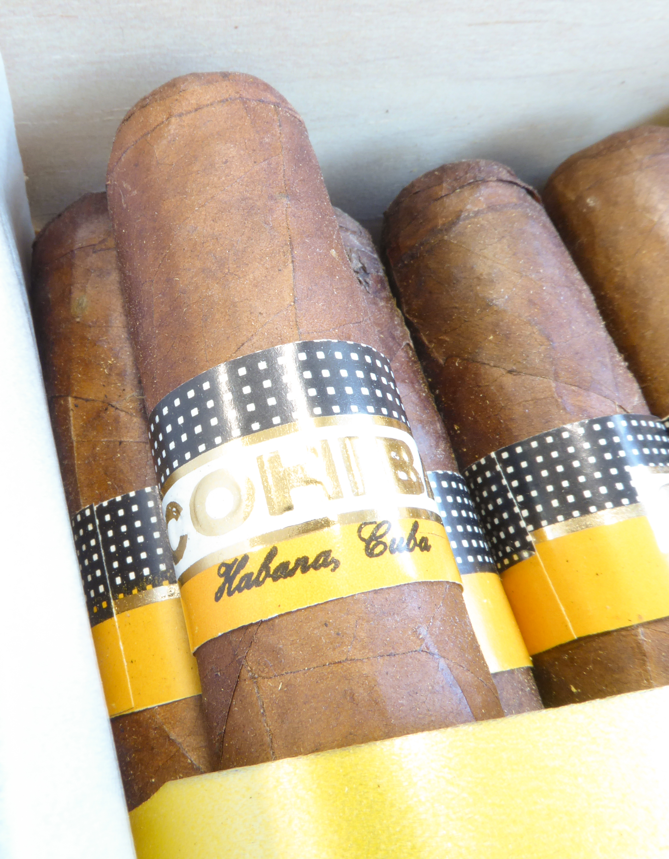 An opened box of Cohiba Robustos cigars (22 cigars) * Please note: These cigars (and also lot 510) - Image 4 of 12