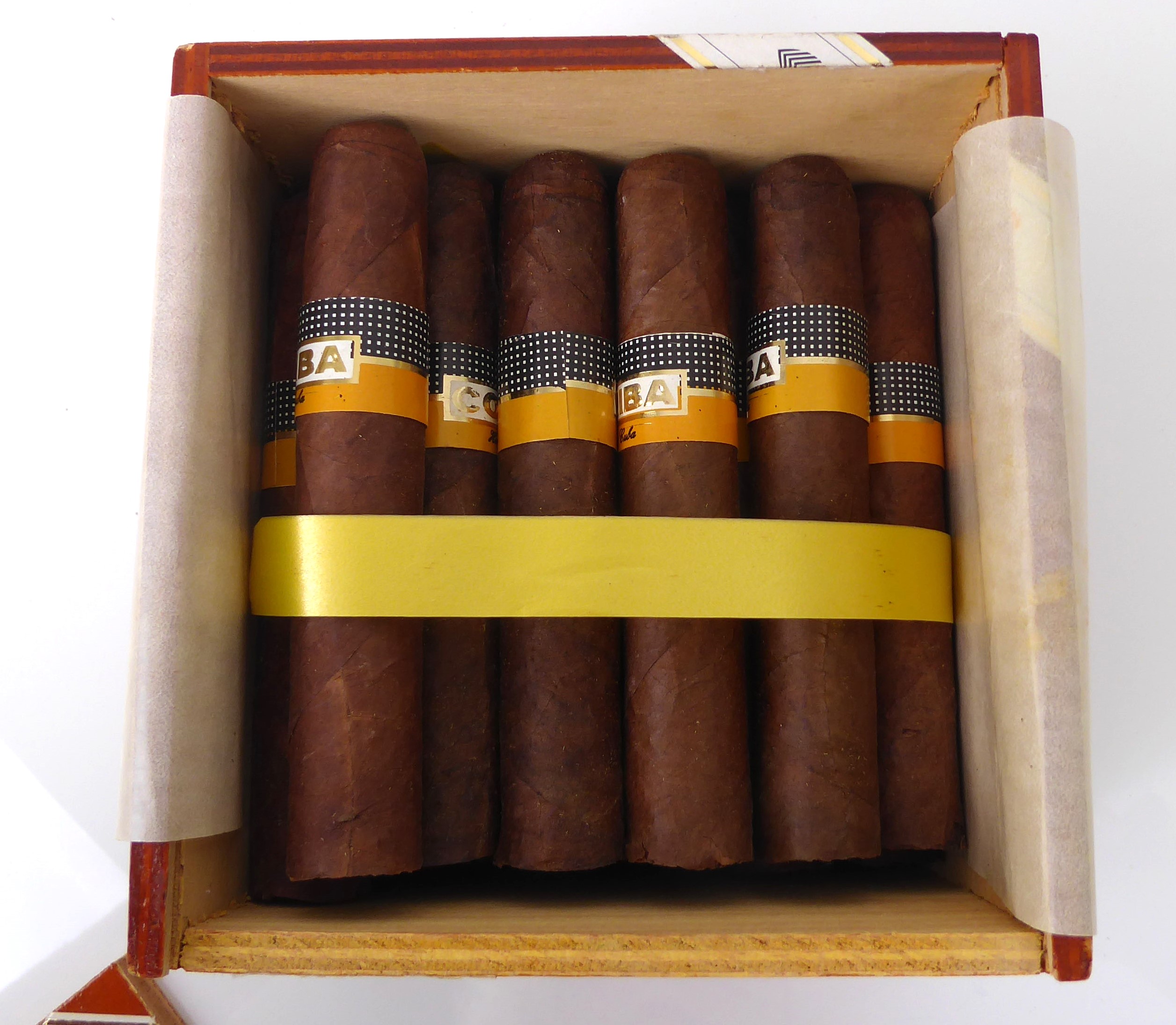 An opened box of Cohiba Robustos cigars (22 cigars) * Please note: These cigars (and also lot 510) - Image 12 of 12