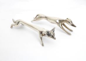 A pair of vintage novelty mid-century silver plated Fox and Hound knife rests - the elongated