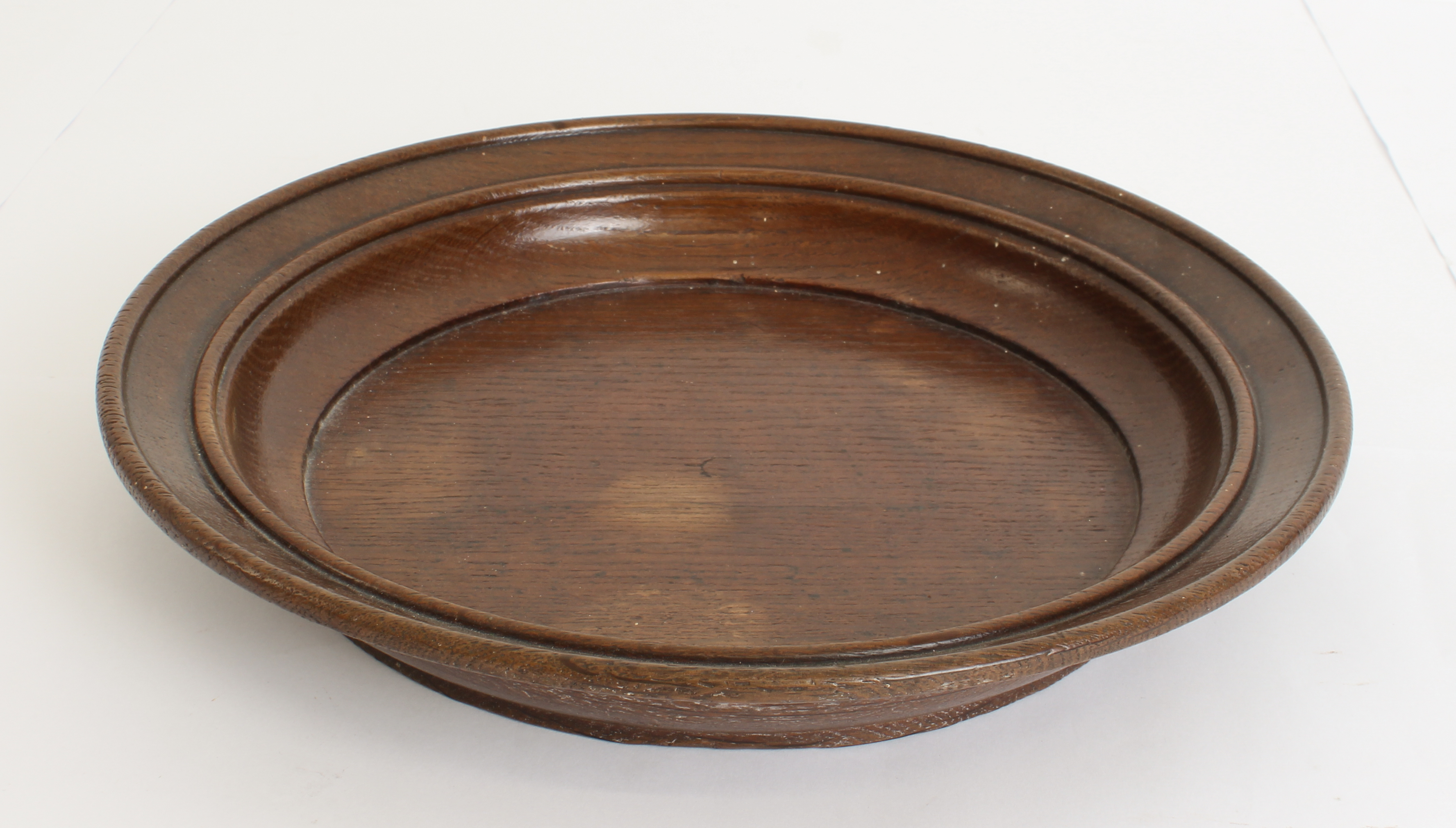 Nine pieces of treen: a turned wooden platter (29 cm diam.) and a bowl  (22.5 cm diam.), three - Image 2 of 16