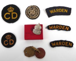 A small group of WW1 & WW2 militaria - comprising a pair of WW1 Machine Gun Corps dog tags for 2nd